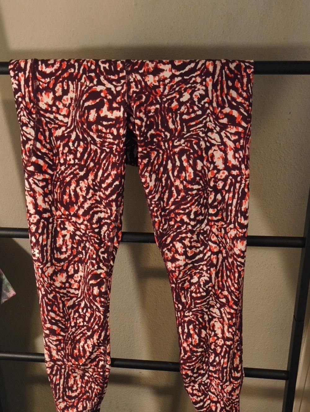 Abstract Swirl Print Leggings in Maroon, Red & White